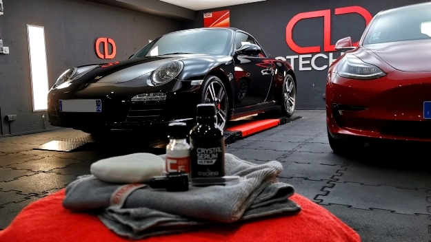 Full detailing and CSU ceramic coating on a Porsche 911