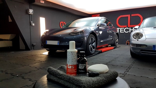 Tesla traitement ceramique gtechniq facilite les entretiens et très hydrophobe