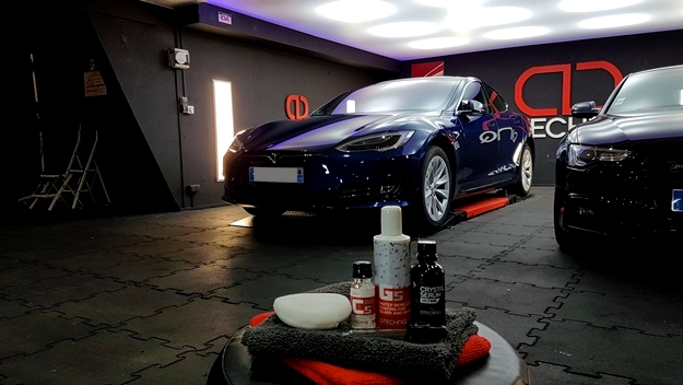 Tesla detailing traitement ceramique crystal serum gtechniq